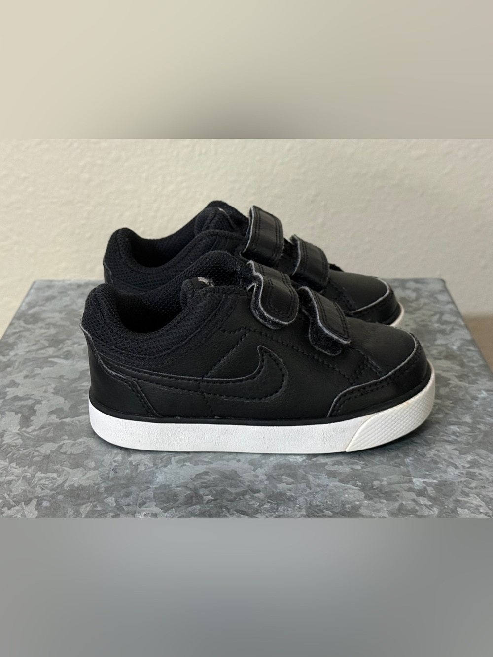 Nike Capri 3 Leather Kids Black & White Velcro Skate Sneakers, 579949-014, 6c